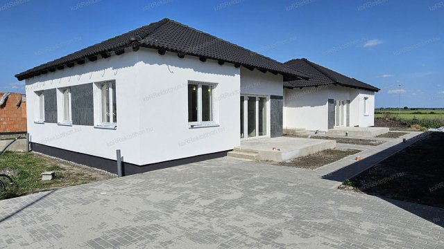 Eladó ikerház, Jászberényben 82 M Ft, 4 szobás