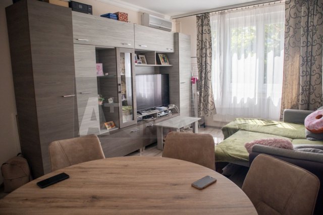 Eladó panellakás, Szegeden 54 M Ft, 3 szobás