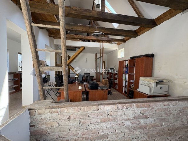 Eladó családi ház, Budapesten, III. kerületben 269.99 M Ft