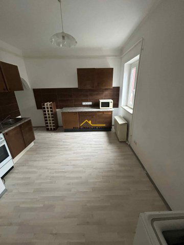 Eladó téglalakás, Kaposváron, Zárda közben 30 M Ft, 1+1 szobás