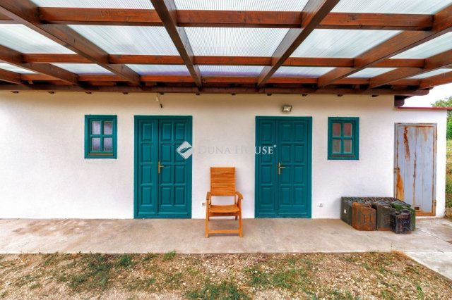 Eladó családi ház, Etyeken 220 M Ft, 4 szobás