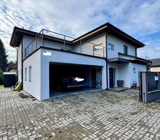 Eladó családi ház, Dunakeszin 239 M Ft, 5+1 szobás