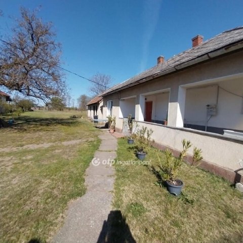 Eladó családi ház, Újfehértón 27 M Ft, 2 szobás