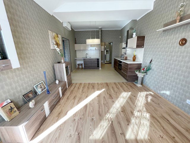 Eladó panellakás, Veresegyházon 87.2 M Ft, 3 szobás