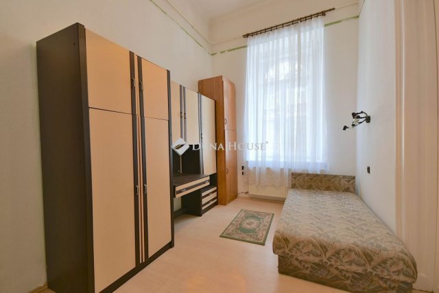 Eladó téglalakás, Budapesten, VIII. kerületben, Berzsenyi utcában