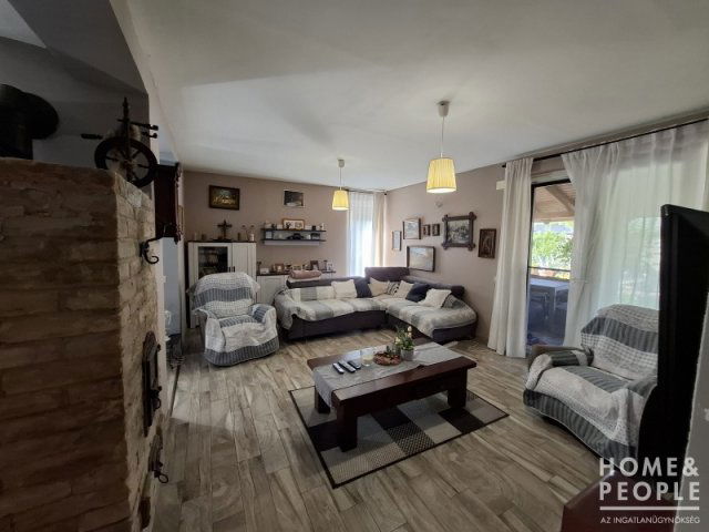 Eladó családi ház, Domaszéken 174.9 M Ft, 5 szobás