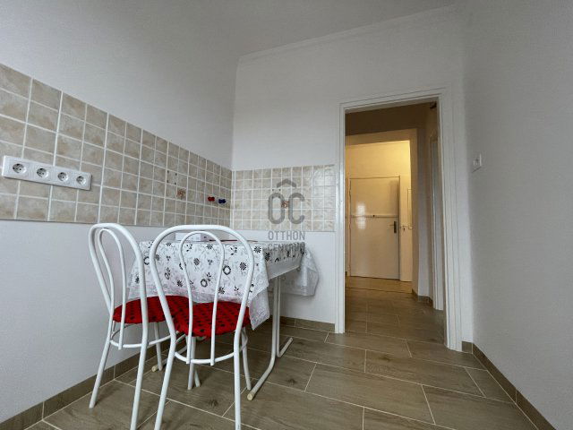 Eladó téglalakás, Gyöngyösön 30 M Ft, 1 szobás