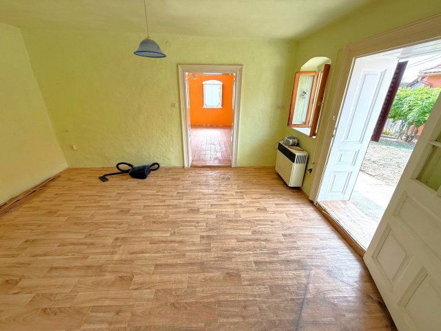 Eladó családi ház, Villányban 28.9 M Ft, 2 szobás