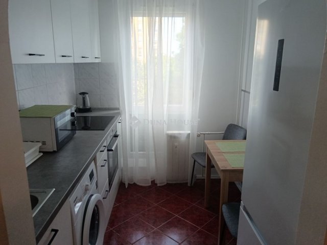 Kiadó panellakás, albérlet, Pécsett 155 E Ft / hó, 2 szobás