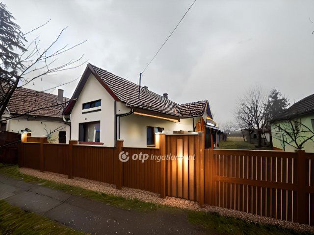 Eladó családi ház, Hencidán 12.9 M Ft, 2 szobás