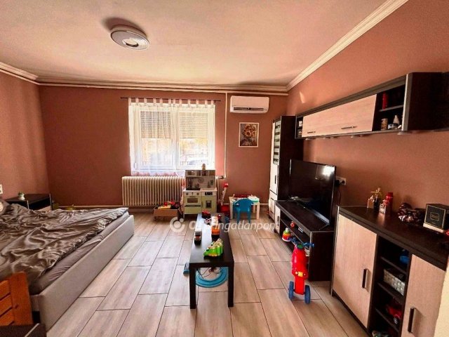 Eladó családi ház, Tasson 37 M Ft, 2 szobás