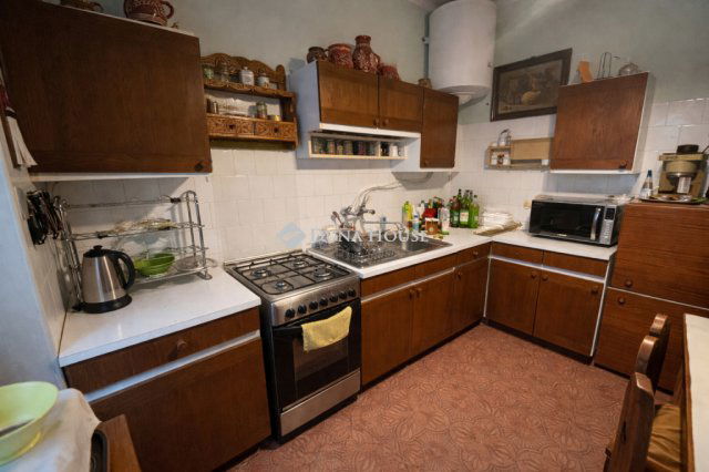 Eladó családi ház, Csákváron 64.9 M Ft, 5 szobás