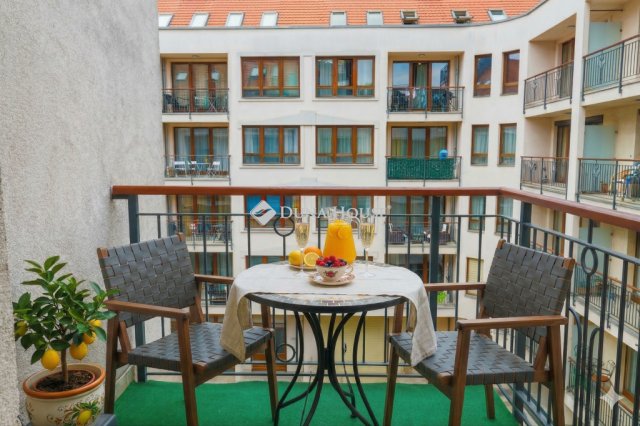 Eladó téglalakás, Budapesten, VII. kerületben, Holló utcában