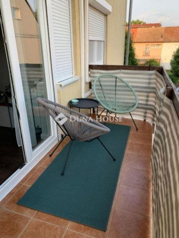 Eladó téglalakás, Siófokon 65 M Ft, 2 szobás