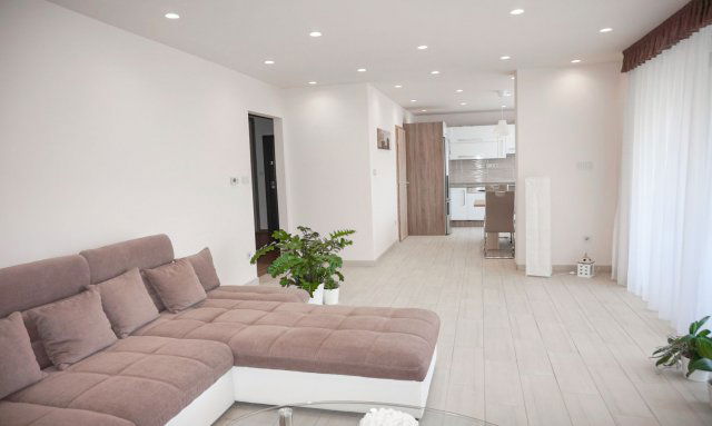 Kiadó téglalakás, albérlet, Debrecenben 650 E Ft / hó, 4 szobás