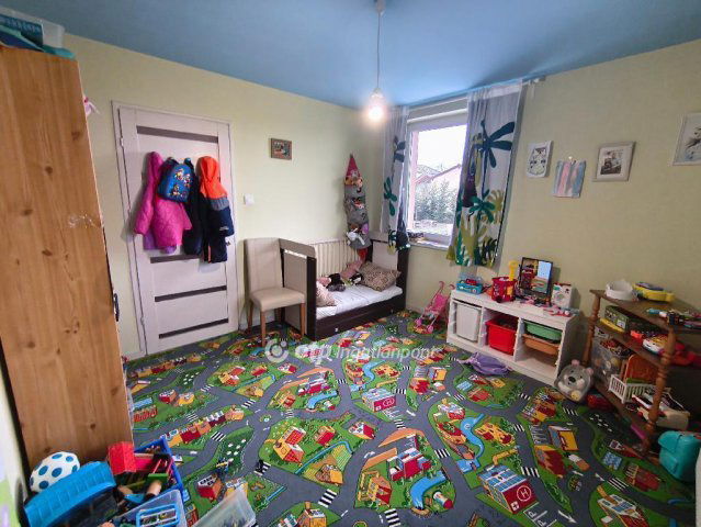 Eladó családi ház, Velencén 220 M Ft, 4 szobás