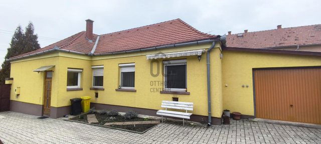 Eladó családi ház, Devecseren 45.9 M Ft, 3 szobás