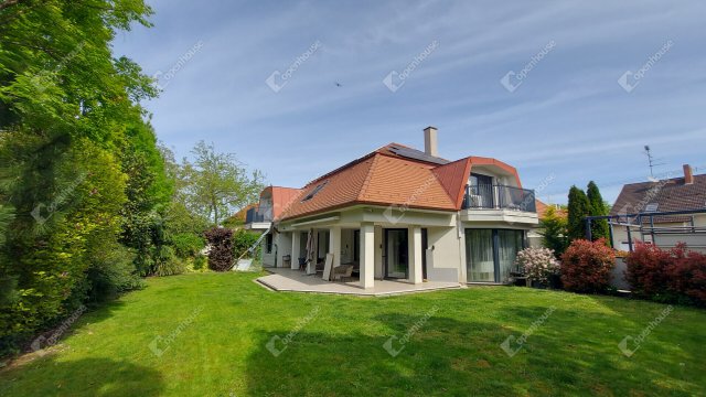 Eladó családi ház, Győrött 317 M Ft, 5 szobás