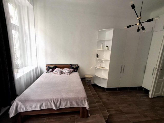 Kiadó téglalakás, albérlet, VII. kerületben, Dohány utcában