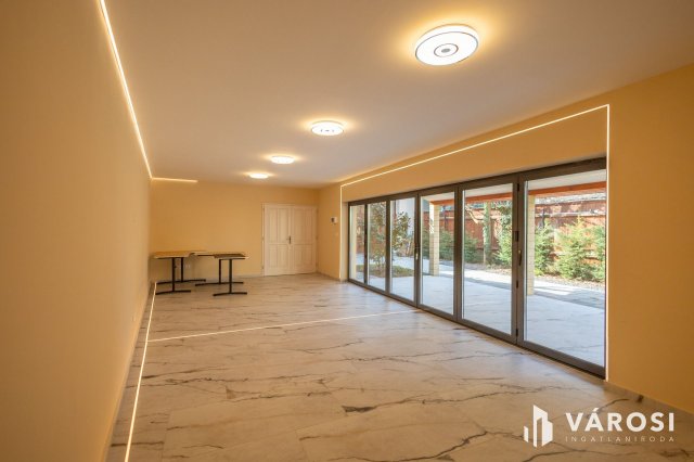 Kiadó iroda, Hódmezővásárhelyen 180 E Ft / hó, 1 szobás