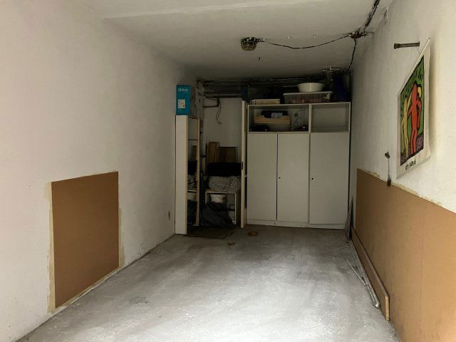 Eladó garázs, Szegeden, Dugonics utcában 10.9 M Ft