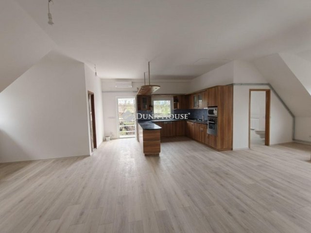 Eladó téglalakás, Budapesten, XV. kerületben 95 M Ft, 4 szobás