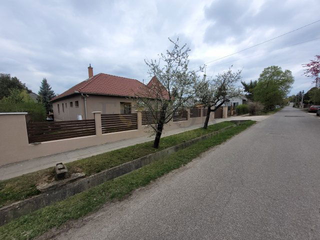Eladó családi ház, Gödöllőn 163.9 M Ft, 3 szobás
