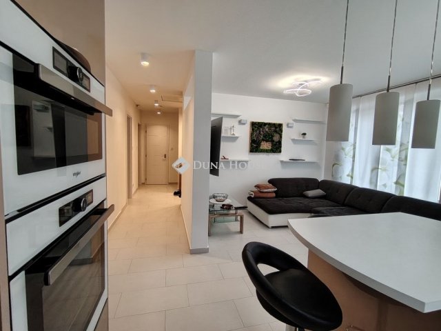 Eladó családi ház, Mohán 89 M Ft, 4 szobás