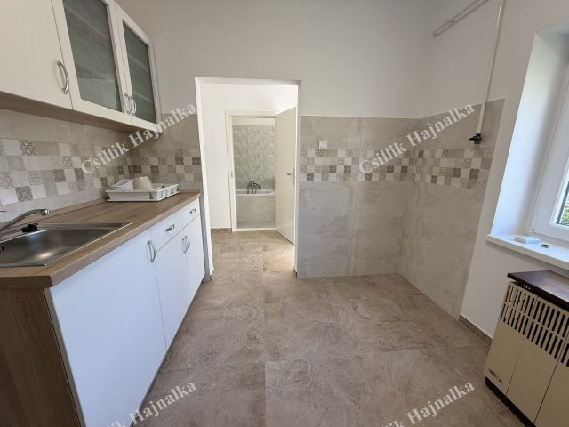 Eladó családi ház, Szolnokon 28.8 M Ft, 2 szobás