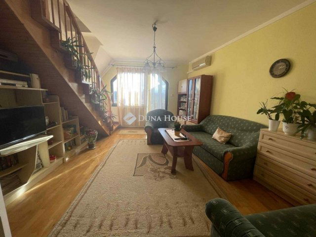 Eladó téglalakás, Veszprémben 84.9 M Ft, 5 szobás