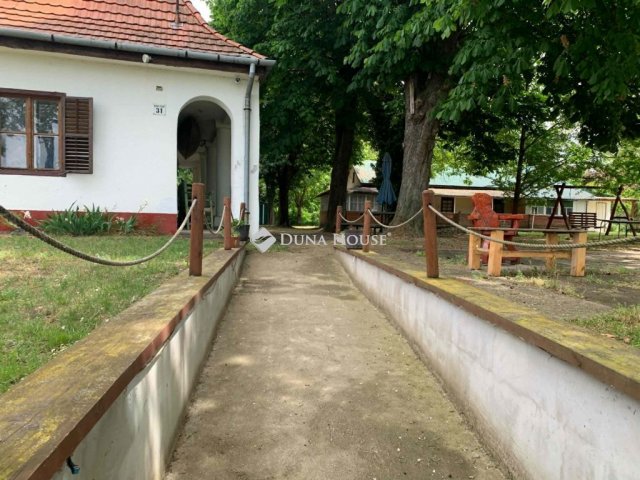 Eladó családi ház, Ráckevén 96 M Ft, 11 szobás