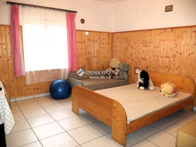 Eladó családi ház, Velencén 43.5 M Ft, 2 szobás