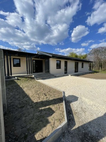Eladó családi ház, Ócsán 133 M Ft, 4 szobás