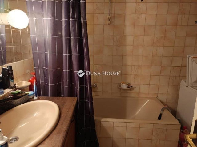 Eladó téglalakás, Vácon 46.5 M Ft, 2 szobás