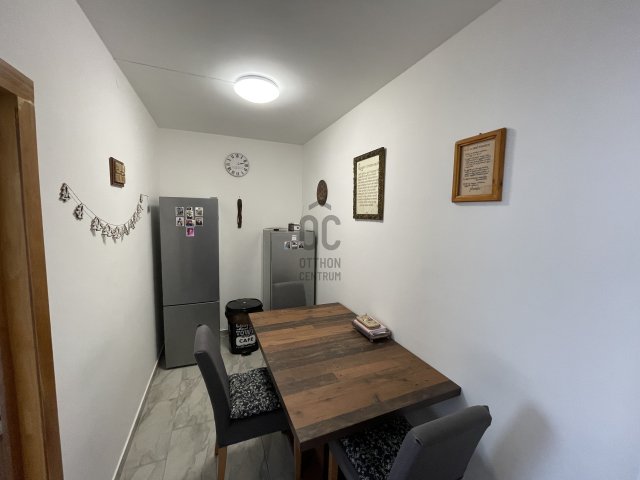 Eladó panellakás, Dunaújvárosban 39.9 M Ft, 2 szobás