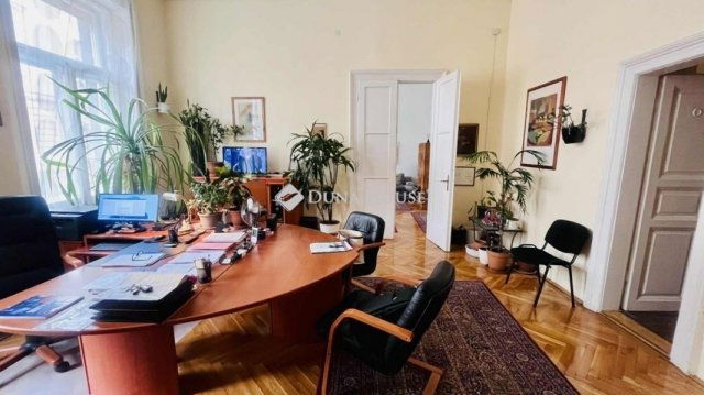 Eladó téglalakás, Budapesten, VI. kerületben 93 M Ft, 2 szobás
