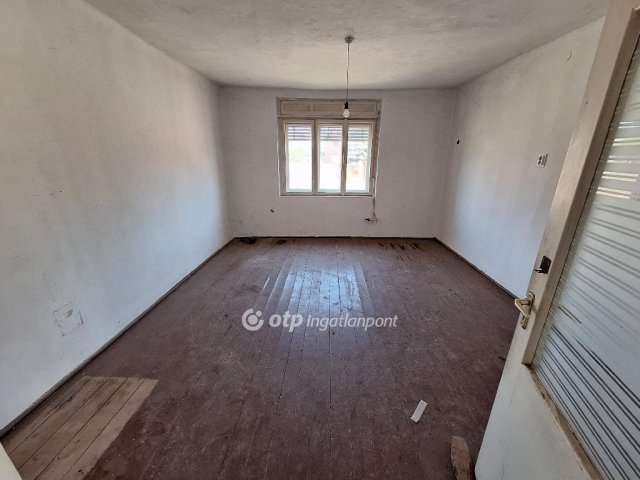 Eladó családi ház, Tiszaszentimrén 9.99 M Ft, 2 szobás