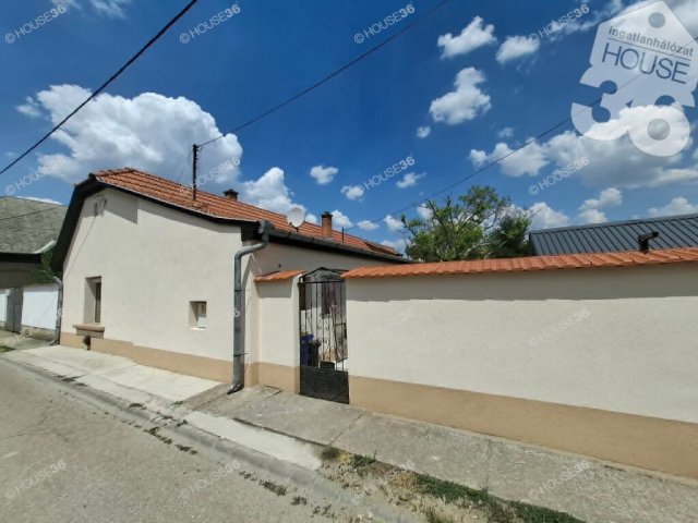 Eladó családi ház, Kecskeméten 39.9 M Ft, 2 szobás