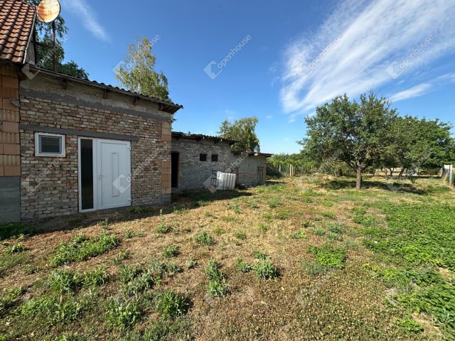 Eladó családi ház, Zámolyon 18.9 M Ft, 6 szobás