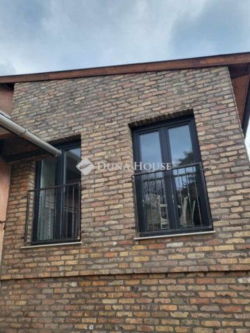 Eladó családi ház, Sárisápon 69.5 M Ft, 5 szobás