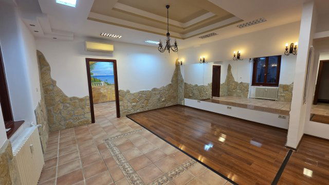 Kiadó iroda, Debrecenben, Batthyány utcában 300 E Ft / hó