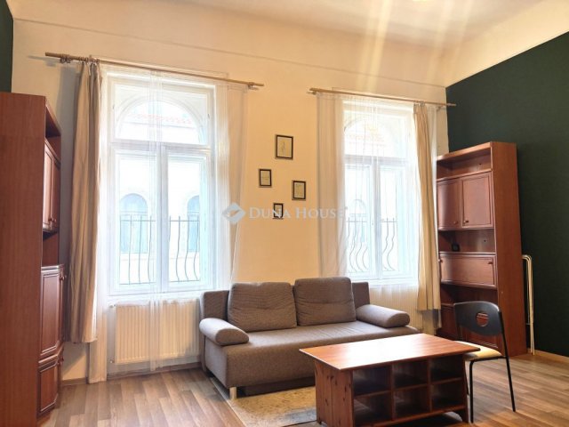 Eladó téglalakás, Budapesten, VI. kerületben, Eötvös utcában