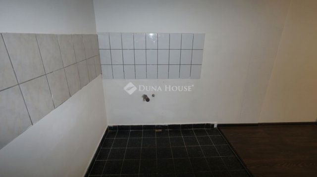 Kiadó üzlethelyiség, Zalaegerszegen 80 E Ft / hó