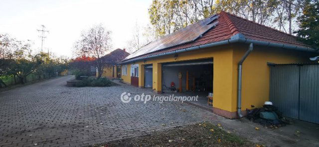 Eladó családi ház, Békéscsabán 119.9 M Ft, 6+1 szobás