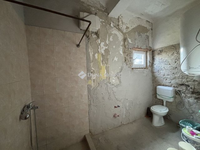 Eladó téglalakás, Lábatlanon, Rákóczi Ferenc úton 18.3 M Ft