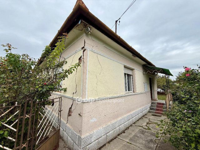 Eladó családi ház, Sajópetrin 17.9 M Ft, 3 szobás