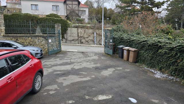 Kiadó téglalakás, albérlet, Pécsett, János utcában