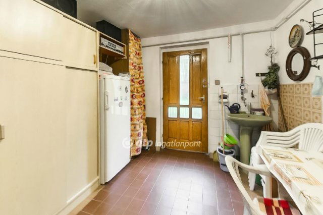 Eladó téglalakás, Szegeden 95 M Ft, 3 szobás