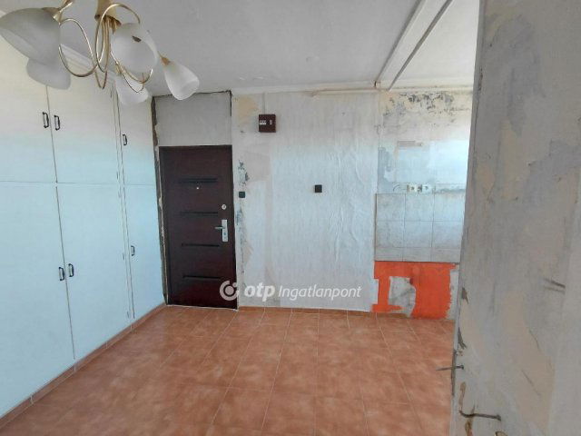 Eladó panellakás, Hatvanban 39 M Ft, 2 szobás