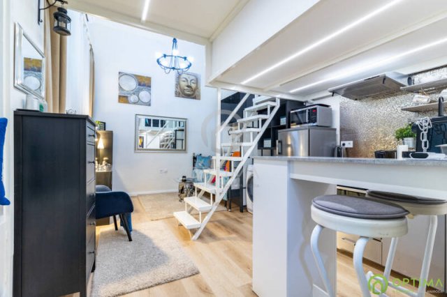 Eladó téglalakás, Budapesten, VI. kerületben 69.9 M Ft, 1 szobás